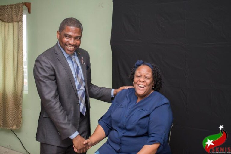 Hand Signing Introduced at Prime Minister’s Press Conference