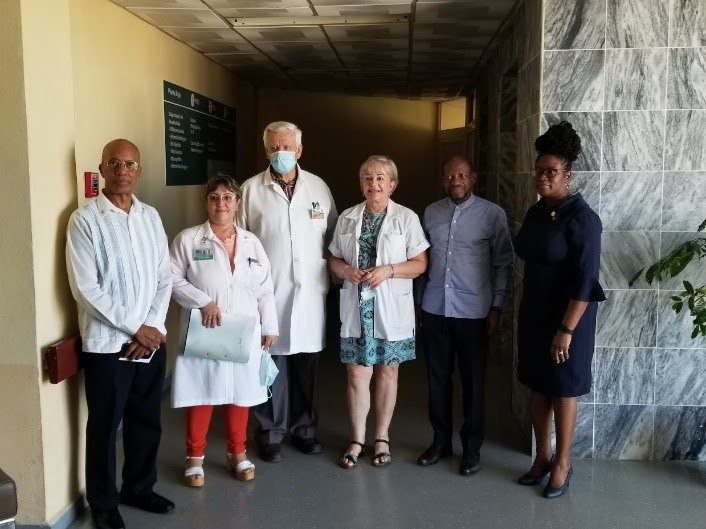 Saint Kitts and Nevis’ Minister of Foreign Affairs Visits Hospitals in Havana